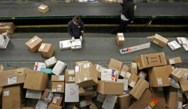 La tassa sui pacchi da due euro doveva danneggiare i negozi cinesi, invece sta danneggiando l’Italia | DDay.it