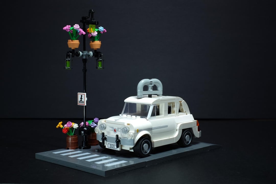 LEGO + historia española: SEAT 800, primer diseño propio