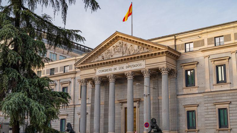 Spain granted legal RP to 500k undocumented migrants in a bold move to combat with lacking workers and social welfare deficit. Not so long ago Spain had the highest unemployment rate before Finland took over, should Finland seek at least the same or some other solutions?