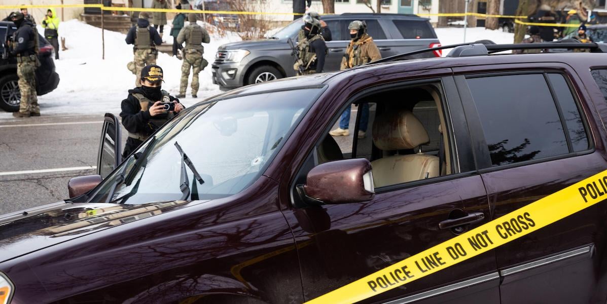 Gli agenti anti-immigrazione hanno assassinato a sangue freddo una persona a Minneapolis