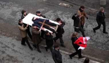 Mógł zastosować się do rozkazów władzy i nic by mu nie było... po co on w ogóle się tam pchał? Fuck around - find out!