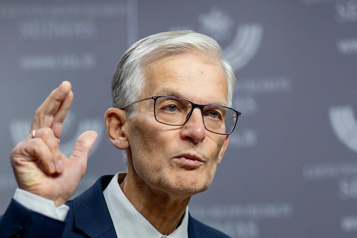 Seimo nario Juliaus Sabatausko paskyrimas KT teisėju prieštarauja Konstitucijai