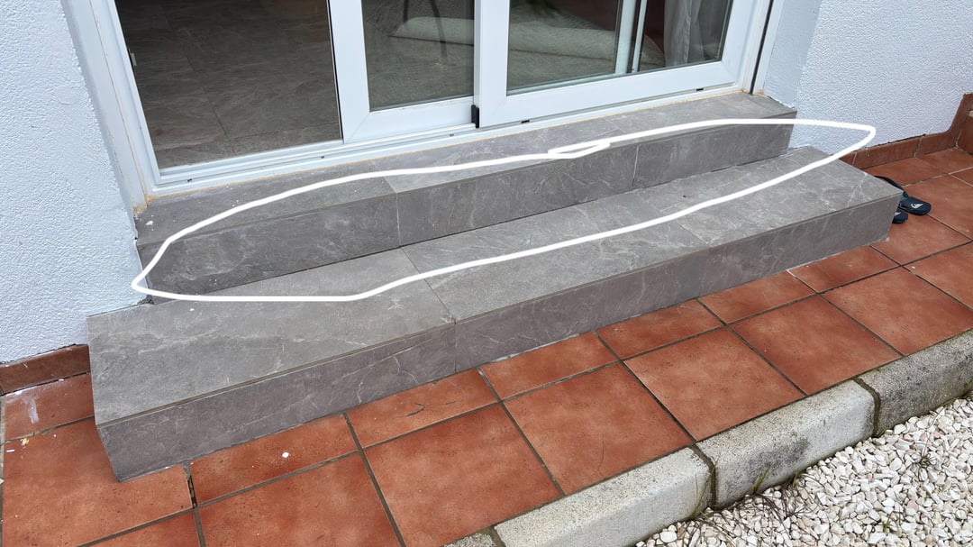 Humedades a través de escalón exterior. Como impermeabilizar