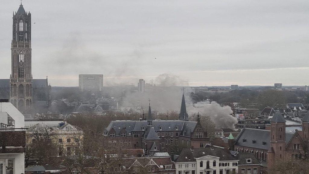 Zeker één gewonde bij brand in centrum Utrecht na 'gigantische explosie'