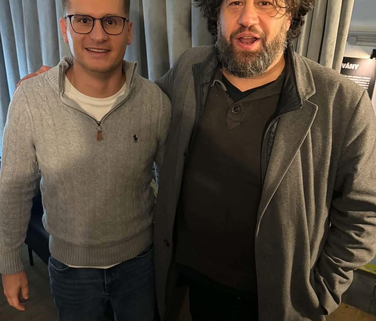 POV: egy alternatív univerzumban ragadtál, ahol Puzsér a Megafon feje