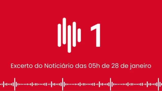 5 da manhã na Figueira da Foz: a depressão Kristin surpreende o repórter Joaquim Reis em direto. O momento que marcou a emissão da Antena 1