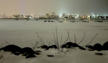 A view from Lauttasaari, Helsinki (towards Jätkäsaari) Please, don’t go walking on the sea ice yet!