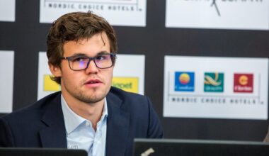 What does the Norwegian Chess Federation gains by not joining the Norwegian Confederation of Sports?