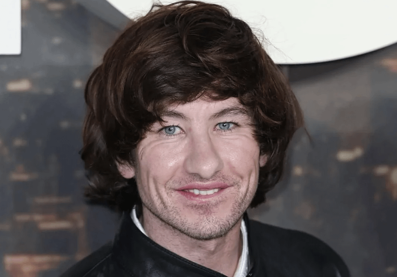 Barry Keoghan looking like he's getting ready to play President Milei