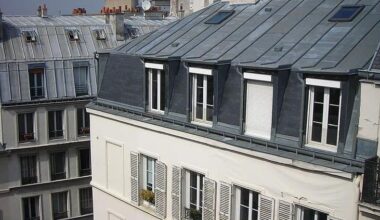"J'ai à peine 90 logements à louer à Paris et 22 à Lyon", s'alarme le leader français de la gestion locative: la tension s'accroît encore dans les grandes villes, les propriétaires tentés de vendre