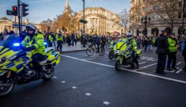 Police expected to race to crime scenes in under 20 minutes as ministers seek to end response ‘postcode lottery’
