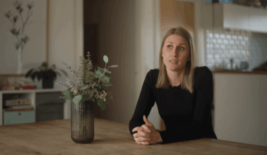 Politiker [1. suppleant til Folketinget i Østjylland] Lisa Perkins trækker sig fra sit parti [LA]