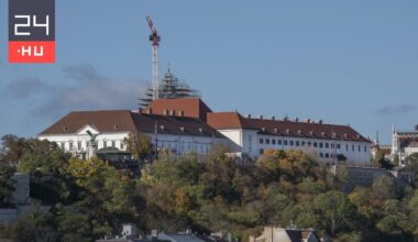 A Szatyor Fing újra pénzszorási akcioban: 238 millió forintért rendelt új autókat a Porsche Hungáriától a Sándor-palota - 24.hu