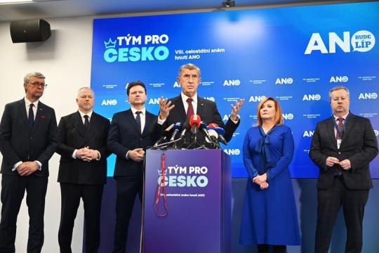 Největší smolař národa? "Zatím nikdo jiný nekandiduje, tak to zůstalo zase na mně," komentoval Babiš svou pozici před volebním sněmem.