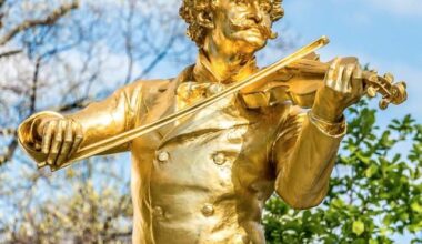 Documentos RNE: "El imperio musical de los Strauss"