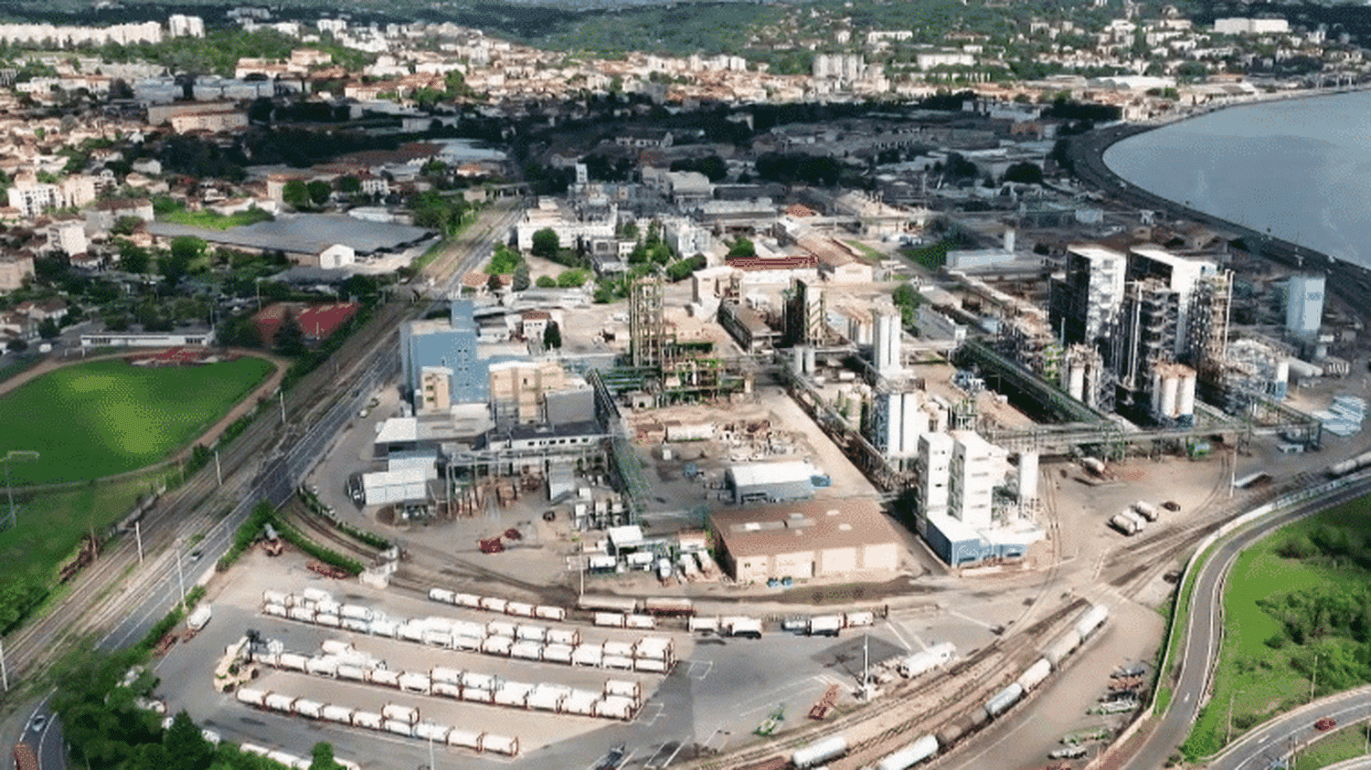 Pollution des sols : à Lyon, une plainte historique de près de 200 citoyens contre deux industriels