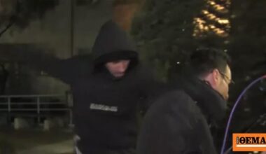 Χούλιγκανς επιτέθηκαν σε δημοσιογράφους σε ζωντανή μετάδοση έξω από το «Παπαγεωργίου», βίντεο