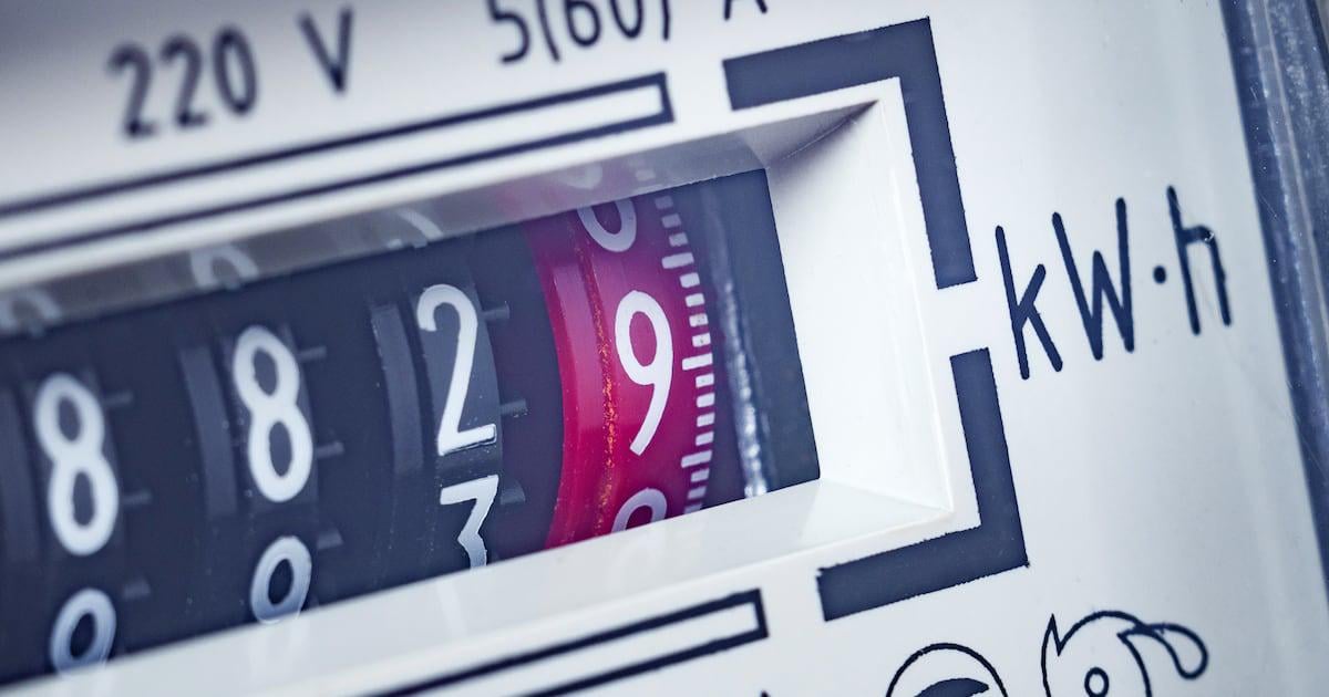 Wholesale electricity prices down almost 21% as electricity bills remain high