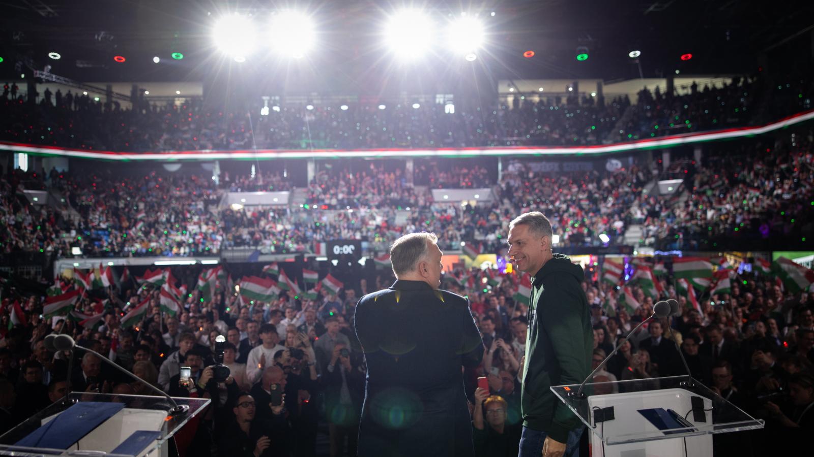 A magyarok 55 százaléka szerint Orbán Viktor elfáradt, már alkalmatlan, a legtöbb fideszes Szijjártó Péternek adná a miniszterelnöki széket