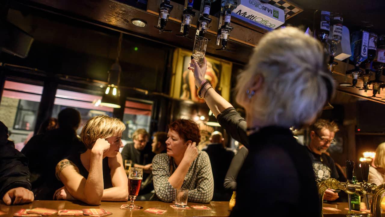 Aantal discotheken en cafés loopt terug: 'Gen Z gaat overdag uit koffiedrinken'
