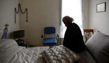 France 3 Régions: "Une vie invisible qui s'achève par une mort invisible" : 32 personnes âgées retrouvées mortes plus d'une semaine après leur décès