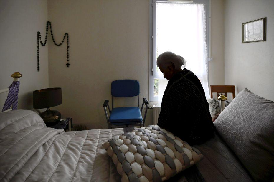 France 3 Régions: "Une vie invisible qui s'achève par une mort invisible" : 32 personnes âgées retrouvées mortes plus d'une semaine après leur décès