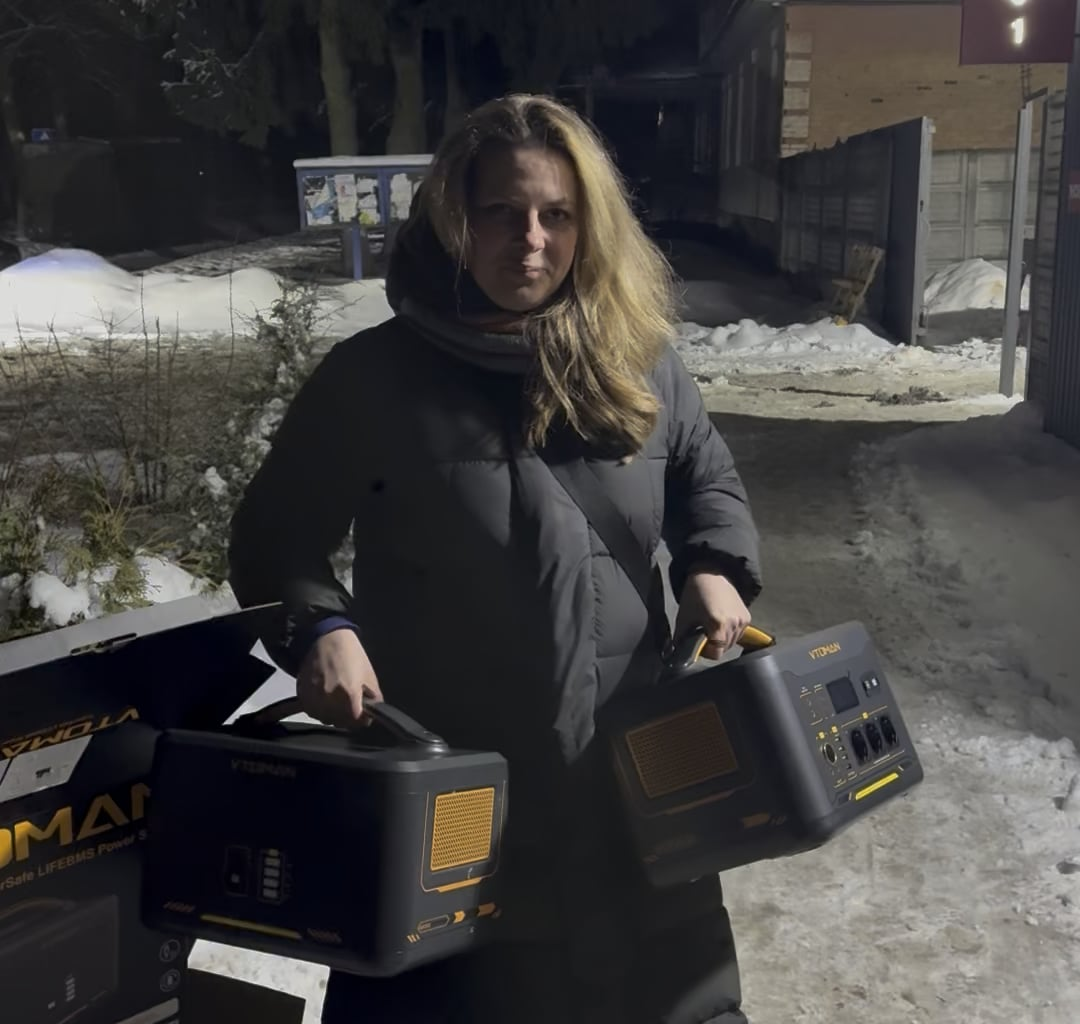 Hello Reddit! The four charging stations we paid for today have already arrived! I will soon be posting a video from the guys about receiving them. Until then, I send you all my warmest regards! Thank you for your support!