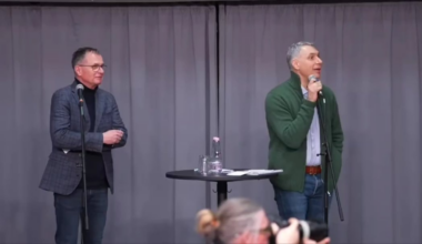 Egy c-g-ny férfi beleállt Lázár Jánosba Gyöngyösön