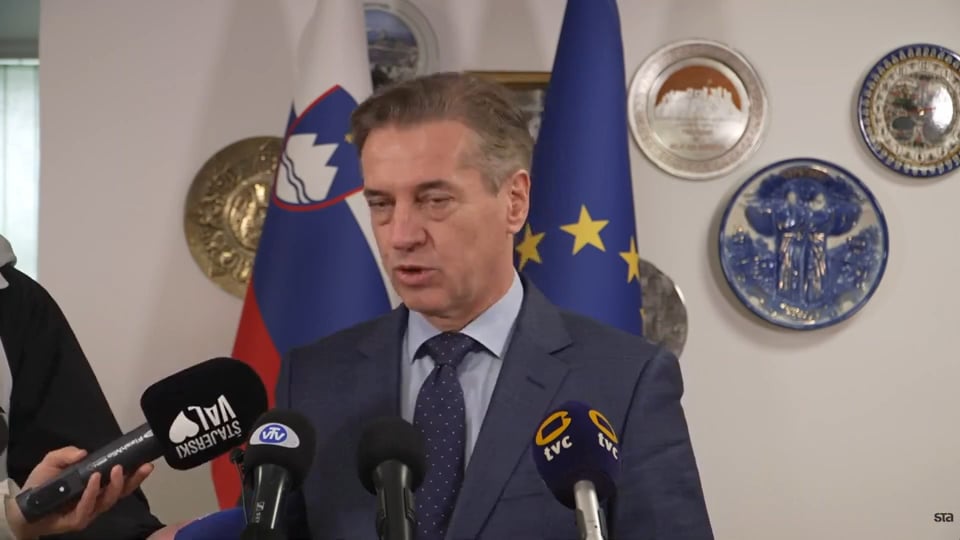 Golob: "Konec nedotakljivih ... čas je, da začnejo živet kot ostali Slovenke in Slovenci, odgovorno in urejeno"