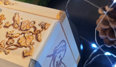 Nizhyn Gogol State University, illustrated on a jewelry box.