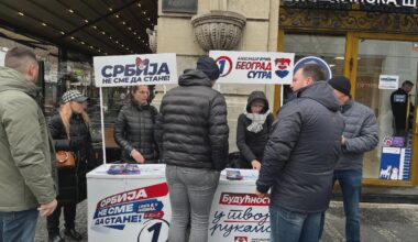 FON u blokadi: SNS aktivisti napali studente i clanove zborova na Vozdovcu