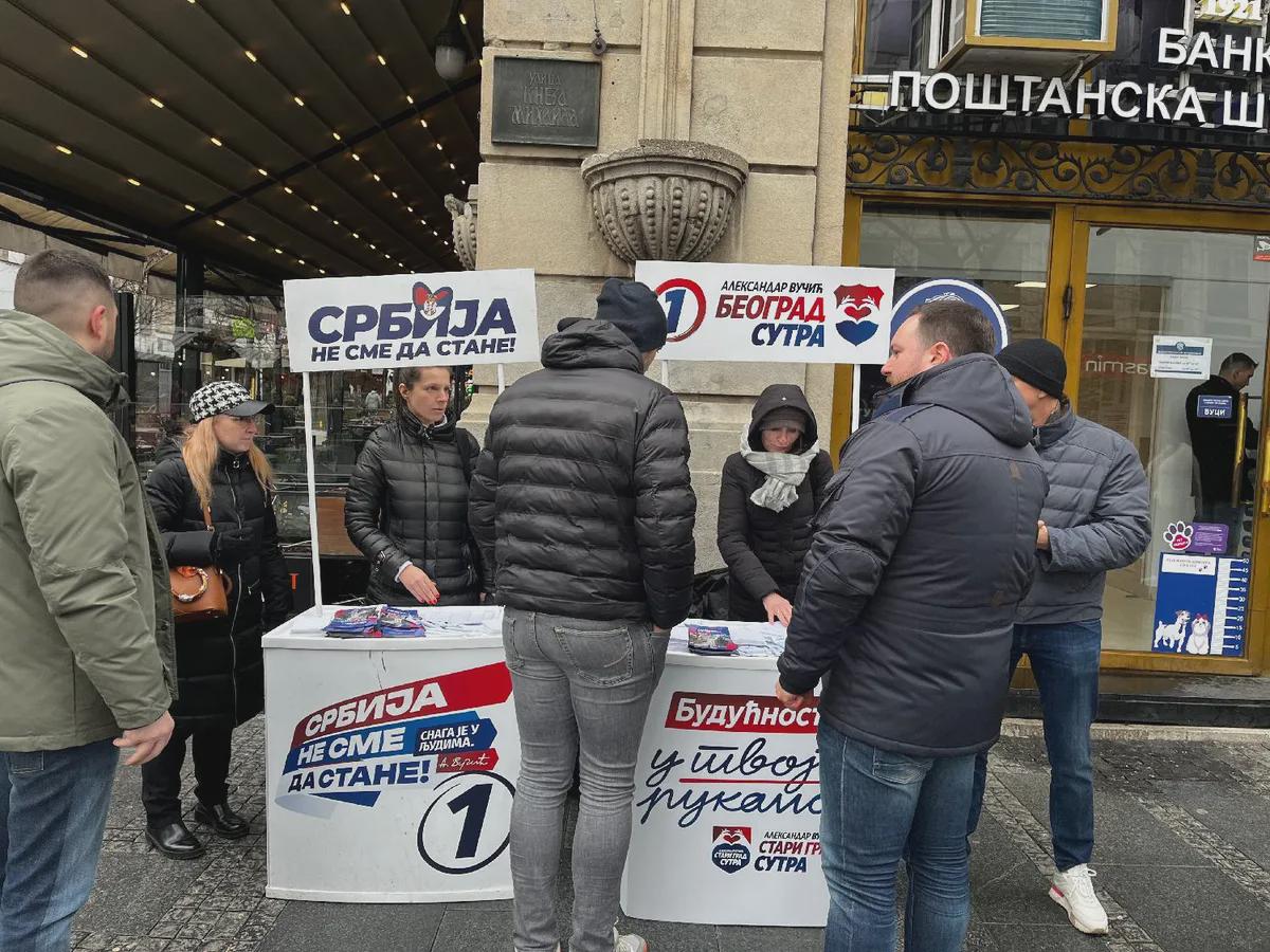 FON u blokadi: SNS aktivisti napali studente i clanove zborova na Vozdovcu