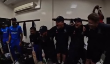 La squadra italiana di cricket festeggia dopo aver vinto la sua prima partita contro un Full Member (Irlanda)