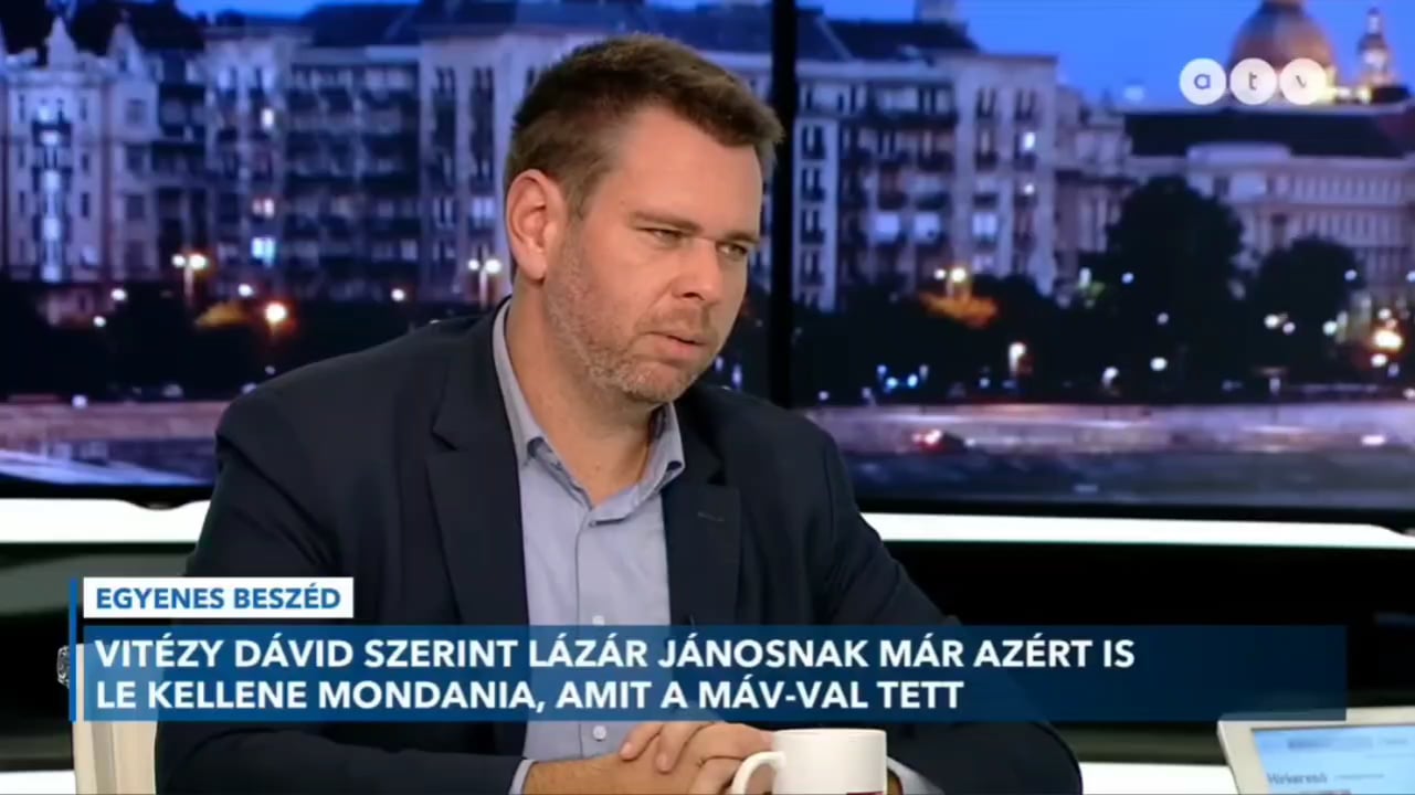 Lázár János szerint aki hibát követ el, nem azzal használ, ha marad, hanem azzal használ, hogyha megy, vagy hogyha hátrébb lép