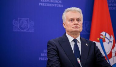 Nausėda prarado palankiausiai vertinamo politiko titulą, pasiekė 20 metų nematytas žemumas: šalies vadovą gruodį palankiai vertino 38,2 proc., nepalankiai – 42,6 proc. Lietuvos gyventojų.