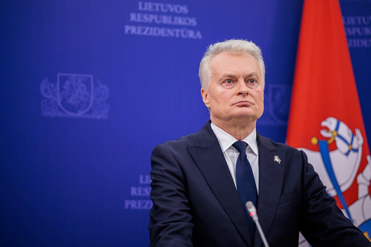 Nausėda prarado palankiausiai vertinamo politiko titulą, pasiekė 20 metų nematytas žemumas: šalies vadovą gruodį palankiai vertino 38,2 proc., nepalankiai – 42,6 proc. Lietuvos gyventojų.