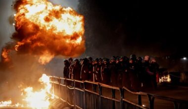 Τα Βαλκάνια φλέγονται - Οργή για τη διαφθορά - Dnews