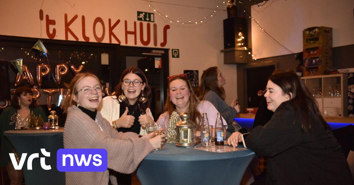 Tien procent korting op pintje voor jongeren die smartphone in kluisje stoppen bij jeugdhuis in Hamme