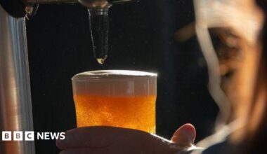 Growing number of adults avoid booze, says NHS survey