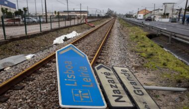 Duas pesssoas morrem em quedas enquanto arranjavam telhados; há mais de 400 feridos nos trabalhos de reparação