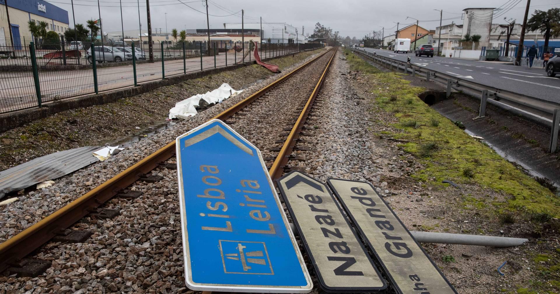 Duas pesssoas morrem em quedas enquanto arranjavam telhados; há mais de 400 feridos nos trabalhos de reparação
