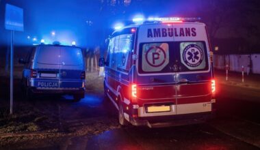 2-letnia dziewczynka postrzelona z broni myśliwskiej należącej do jej 51-letniego dziadka. Ze wstępnych ustaleń służb wynika, że najprawdopodobniej był to nieszczęśliwy wypadek. Dziewczynkę przewieziono do szpitala, jej życiu nie zagraża niebezpieczeństwo.