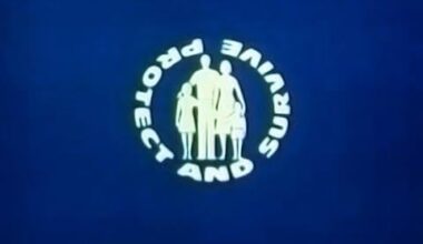 Kiedy czytałem "Poradnik bezpieczeństwa" cały czas czułem vibe tych filmów instruktażowych xd