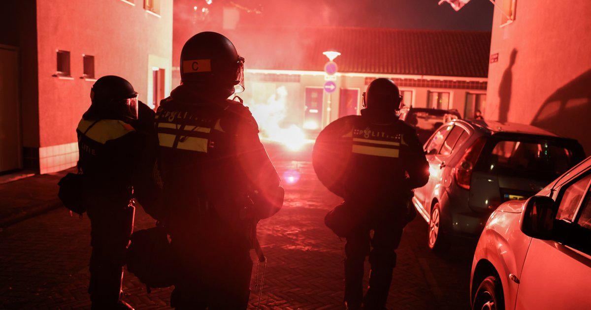 Extreem geweld tegen hulpdiensten tijdens jaarwisseling: hoe het mis heeft kunnen gaan