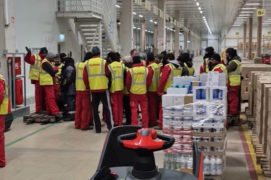 Nepalski radnici štrajkali u skladištu Plodina na Kukuljanovu, nezadovoljni su uvjetima rada i plaćom