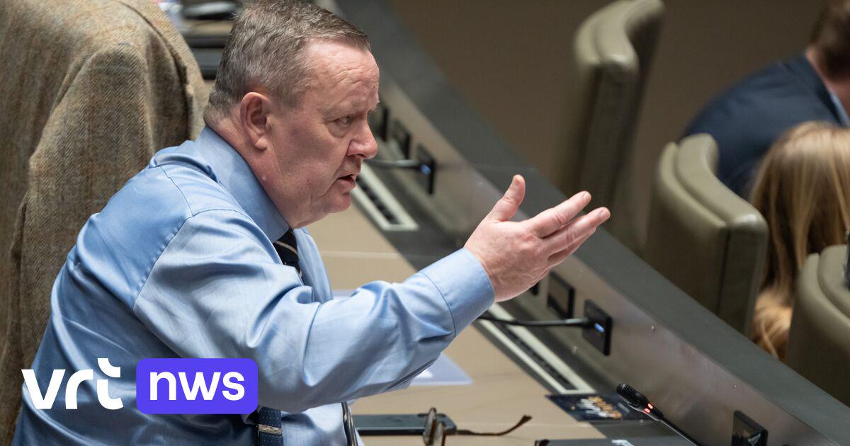 Politiek - Stefaan Sintobin (Vlaams Belang) verwijst met mannennaam naar Petra De Sutter (Groen): "Wat kan mij dat schelen, er zijn maar 2 genders" | VRT NWS: nieuws