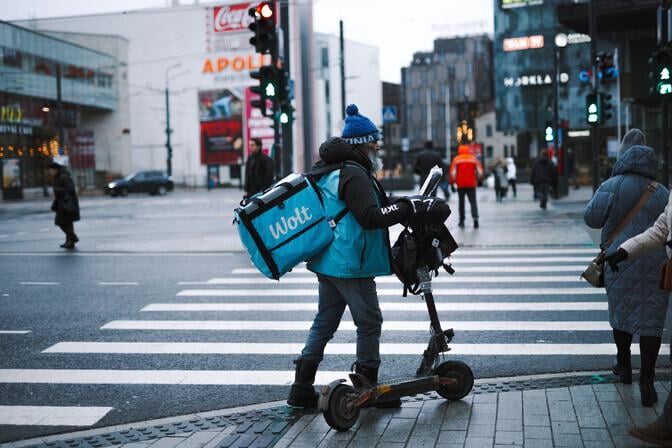 Ministeeriumid kaaluvad käsimüügiravimite kojuveo lubamist Bolti ja Woltiga