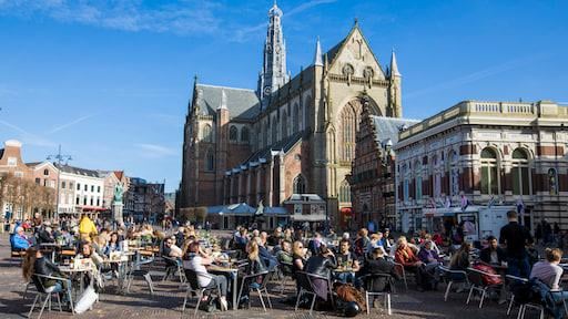 Baas die privé-appjes las, moet ex-werknemers elk 2000 euro betalen