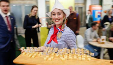 Hollands uithangbord Frau Antje viert 65ste verjaardag op landbouwbeurs