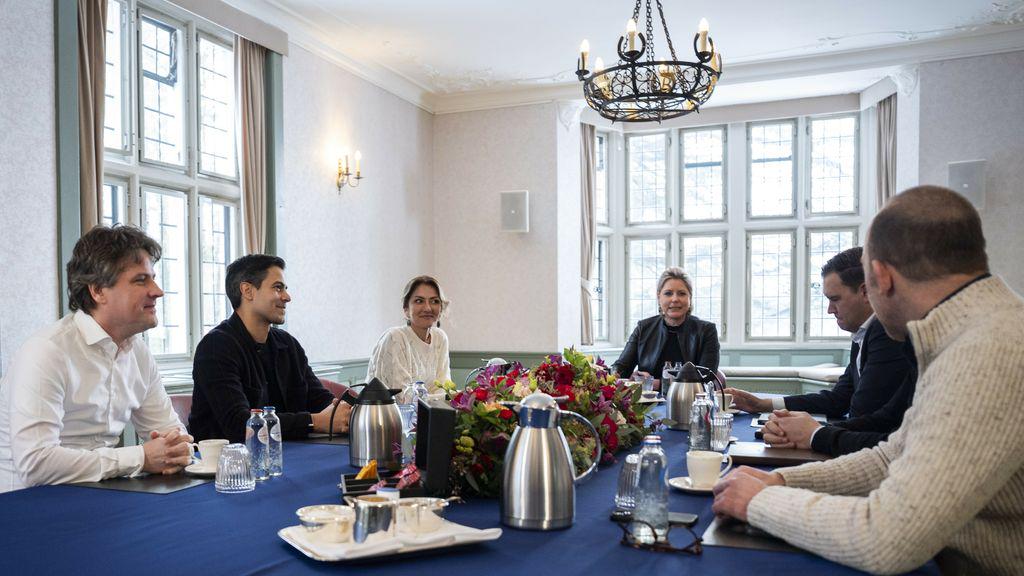 D66, CDA en VVD kiezen voor minderheidskabinet, uitzonderlijk in Nederland